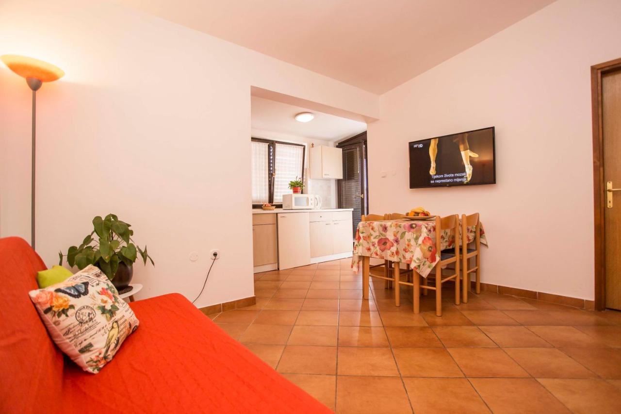 Apartments Romano โรวีน ภายนอก รูปภาพ
