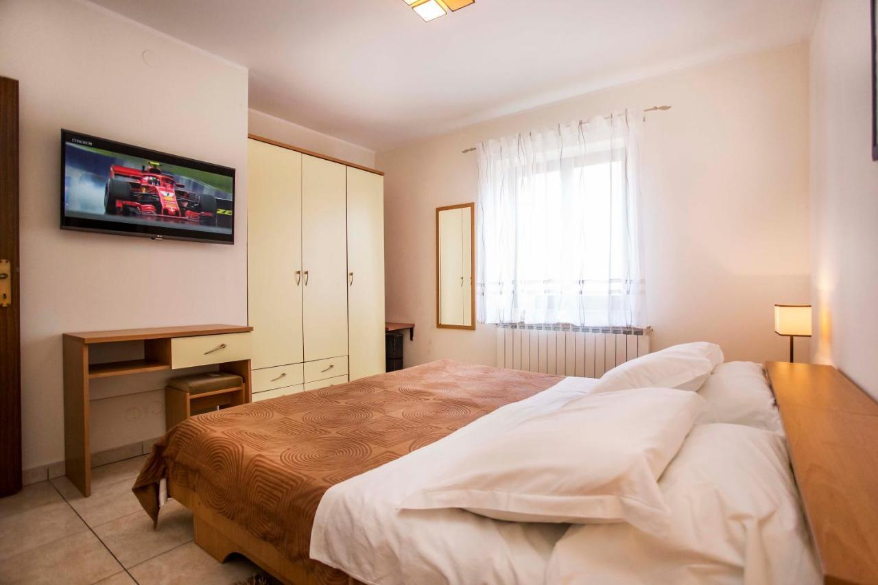 Apartments Romano โรวีน ภายนอก รูปภาพ