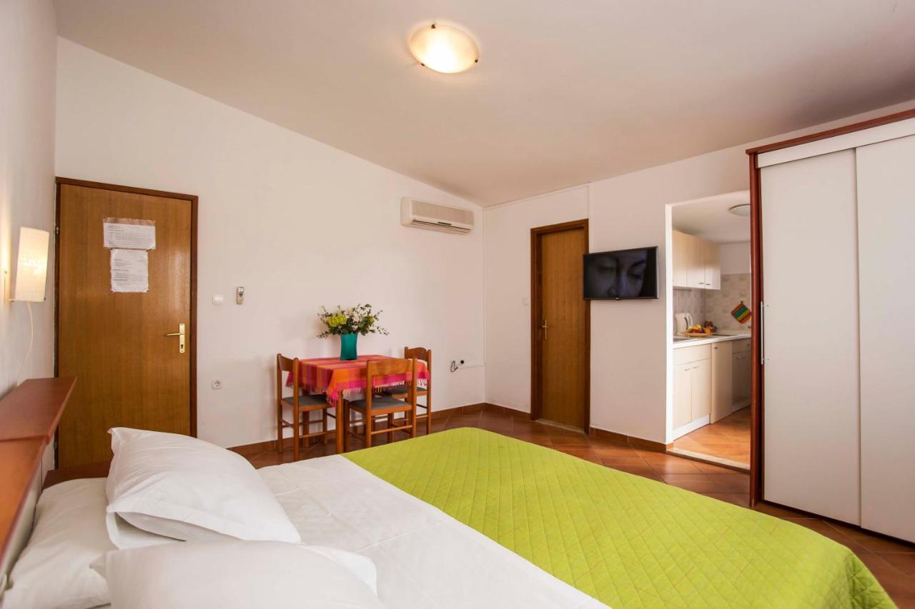 Apartments Romano โรวีน ภายนอก รูปภาพ