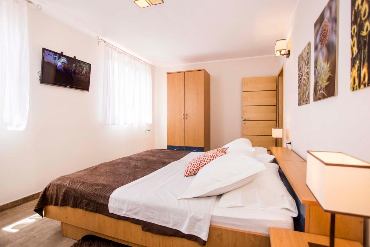Apartments Romano โรวีน ภายนอก รูปภาพ