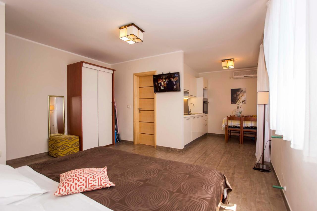 Apartments Romano โรวีน ภายนอก รูปภาพ